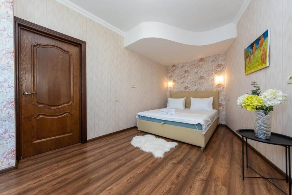 Apartments With Crazy Panoramic View Of The Dniepr Kyiv Exterior foto