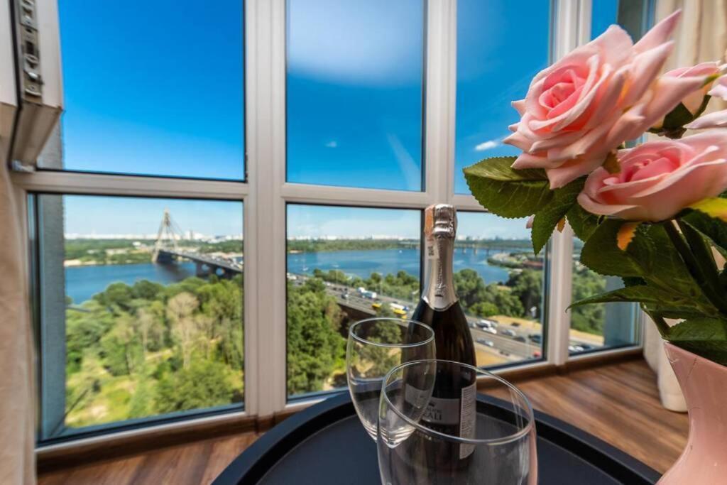 Apartments With Crazy Panoramic View Of The Dniepr Kyiv Exterior foto
