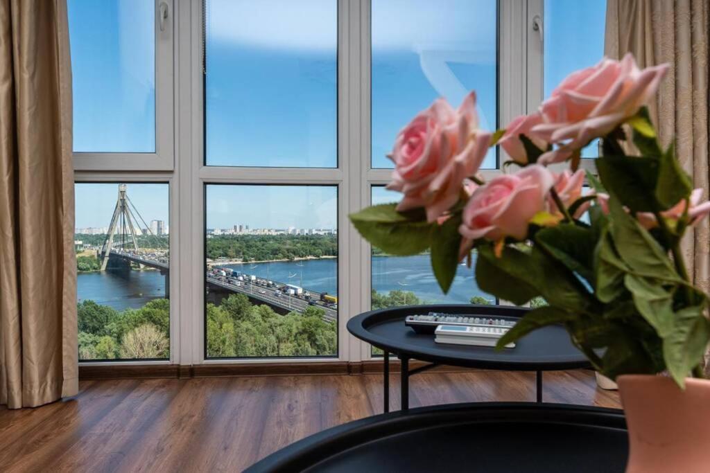 Apartments With Crazy Panoramic View Of The Dniepr Kyiv Exterior foto