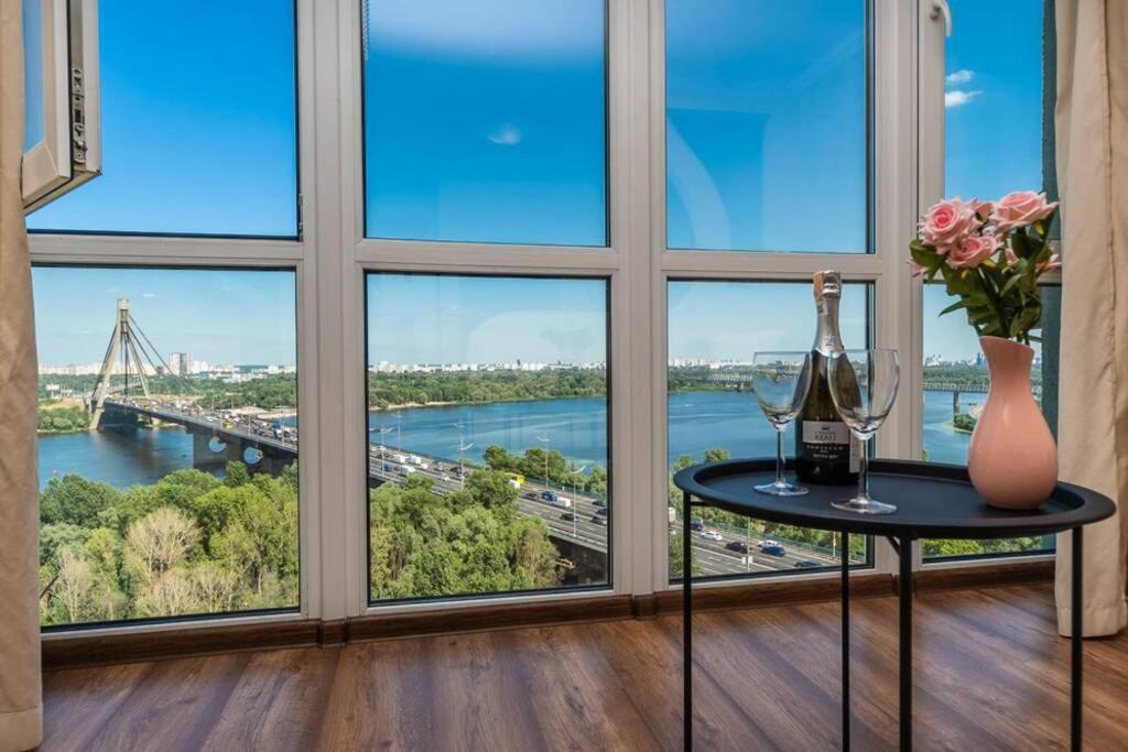 Apartments With Crazy Panoramic View Of The Dniepr Kyiv Exterior foto