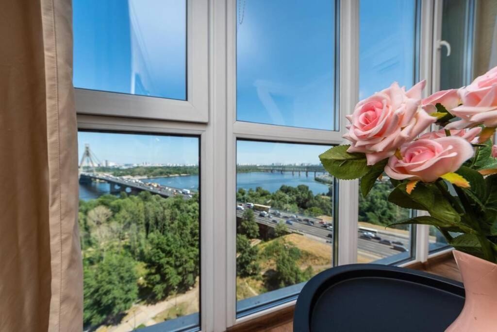 Apartments With Crazy Panoramic View Of The Dniepr Kyiv Exterior foto