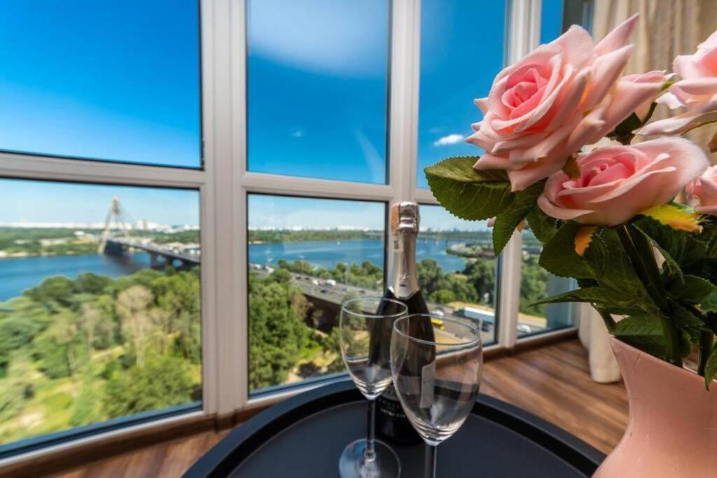 Apartments With Crazy Panoramic View Of The Dniepr Kyiv Exterior foto