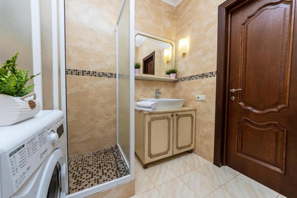 Apartments With Crazy Panoramic View Of The Dniepr Kyiv Exterior foto