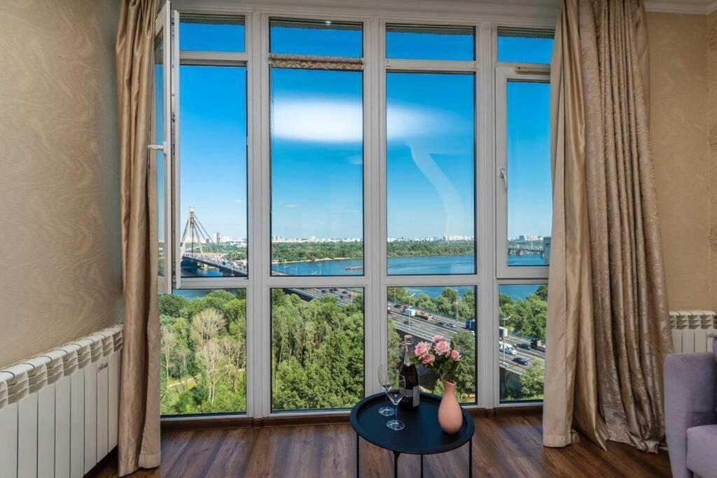 Apartments With Crazy Panoramic View Of The Dniepr Kyiv Exterior foto