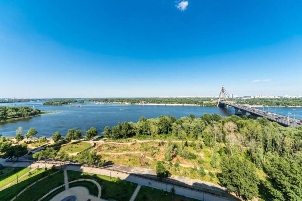 Apartments With Crazy Panoramic View Of The Dniepr Kyiv Exterior foto
