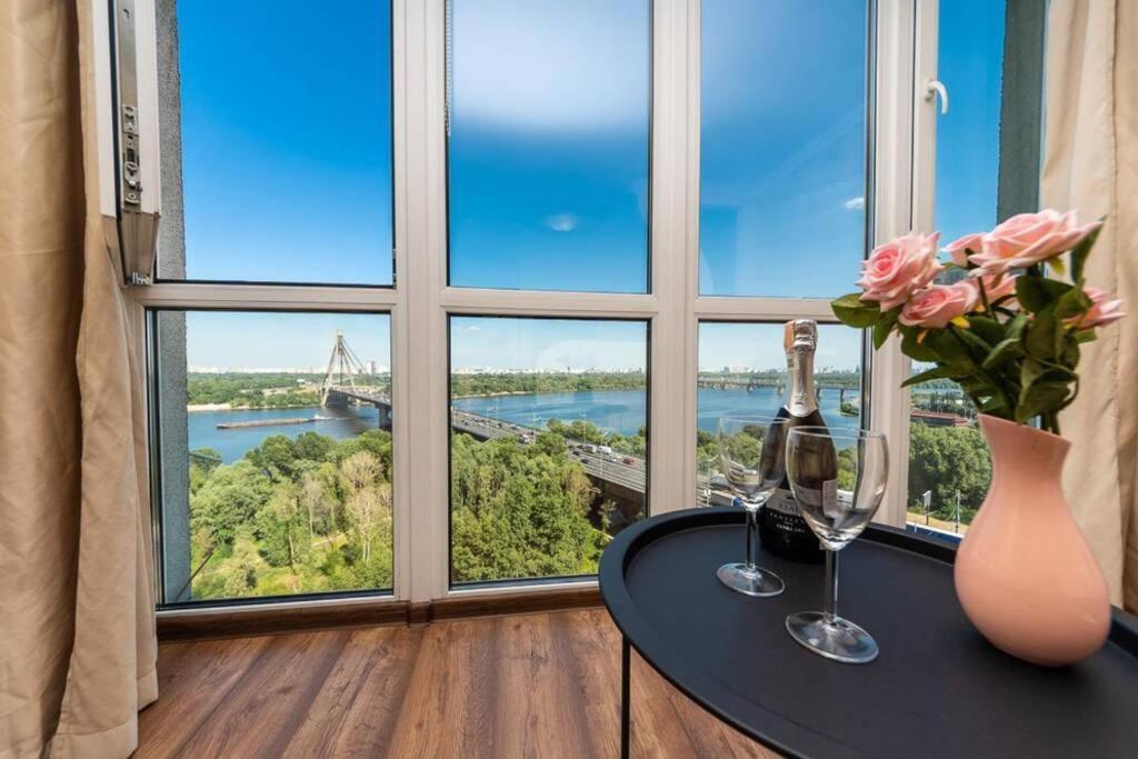 Apartments With Crazy Panoramic View Of The Dniepr Kyiv Exterior foto