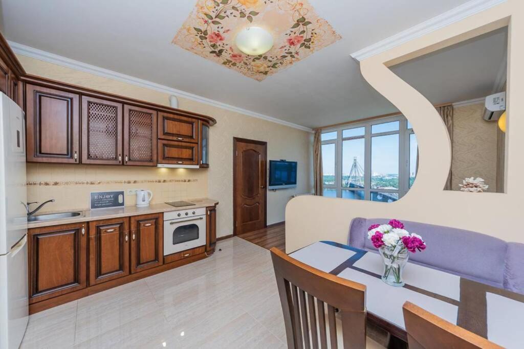 Apartments With Crazy Panoramic View Of The Dniepr Kyiv Exterior foto